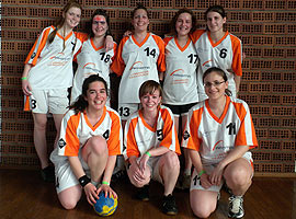 L'équipe féminine de handball de l'ESPCI ParisTech. Crédits : Bureau des sports