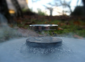 A magnet levitating above a disc of cuprate superconducting material - Lévitation d'un aimant placé au dessus d'une pastille de supraconducteur cuprate de type YBaCuO (Yttrium, Baryum, Cuivre, Oxygène) refroidie dans de l'azote liquide à -196°C.© CNRS Photothèque / Julien BOBROFF